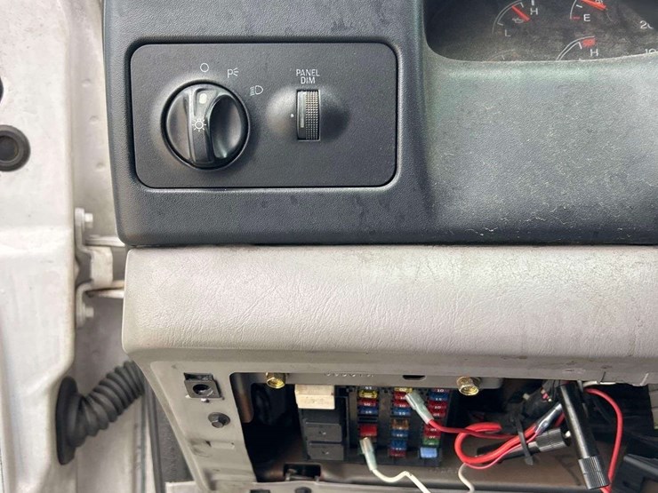 2001-ford-f650-image-17