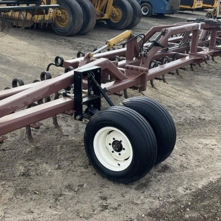 Custom 33' 3-Pt Fold-Up Field Cultivator