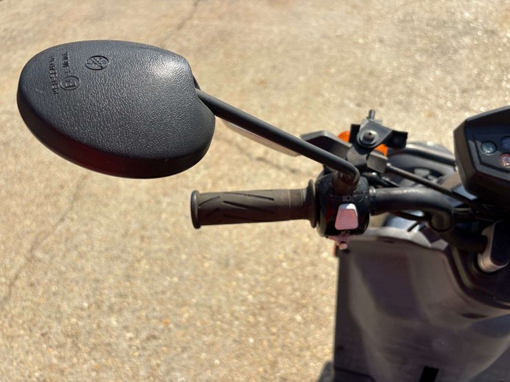 2009-yamaha-zuma-125-gas-moped-(2,532-miles)-image-13