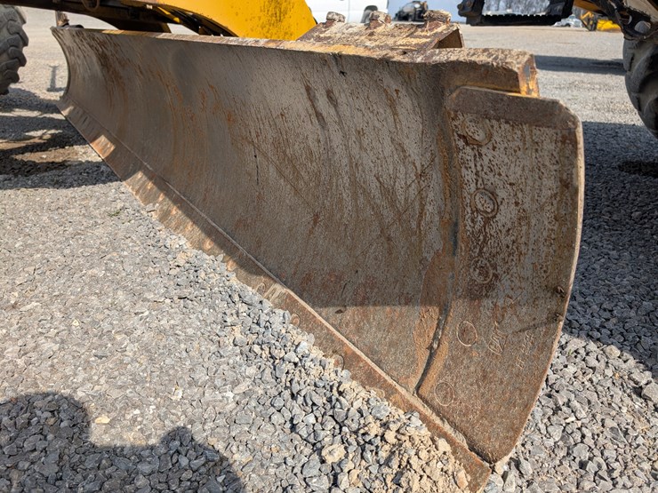 caterpillar-120m-image-8