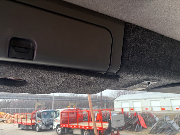 2005-gmc-t7500-image-28