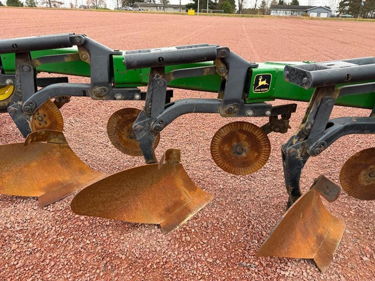 john-deere-2810-image-12