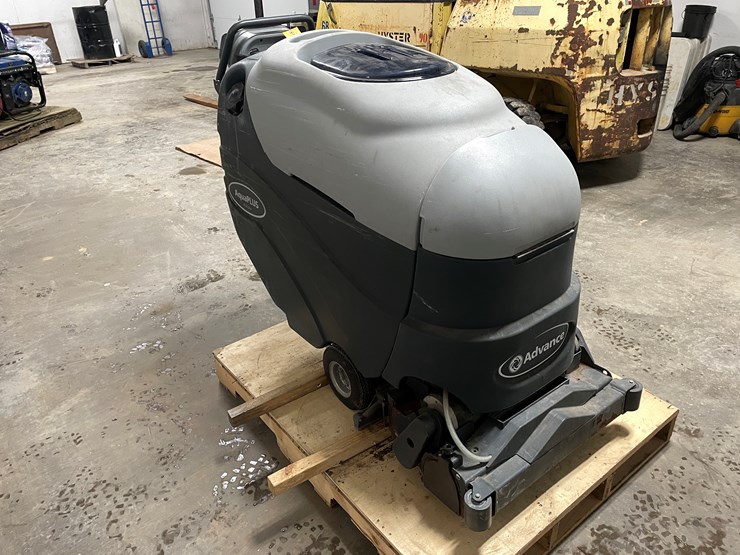 #304-•-advance-aqua-plus-carpet-extractor-image-3