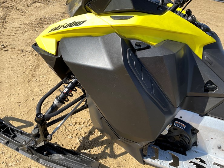 #203-•-2022-ski-doo-renegade-sport-600-efi-snowmobile-(sells-with-bill-of-sale-only)-image-15