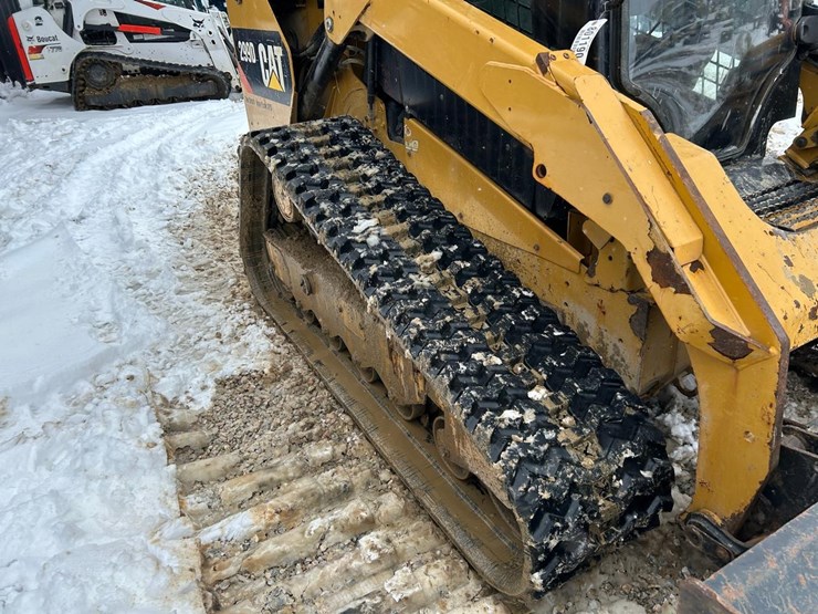 2015-caterpillar-299d-image-12