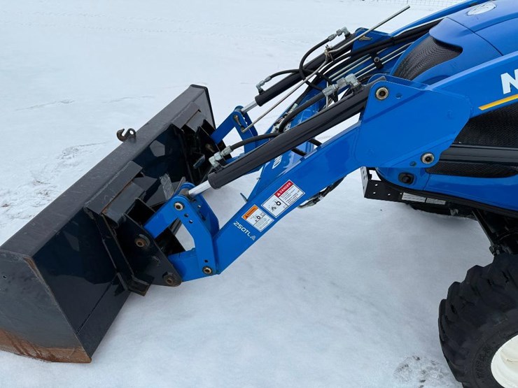 new-holland-boomer-37-image-27