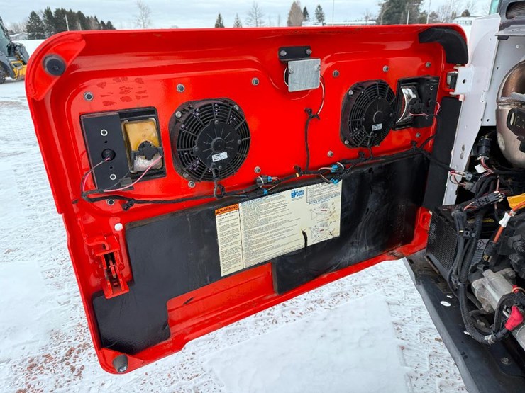 2018-bobcat-s770-image-23