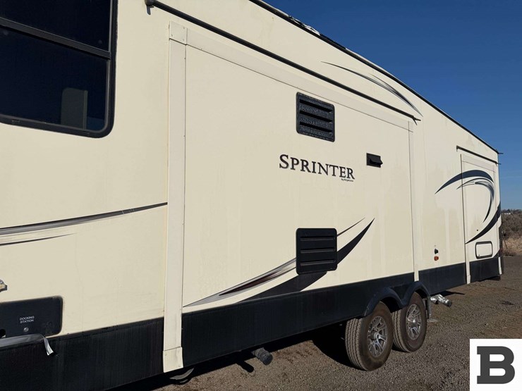 2018-keystone-sprinter-5th-wheel-trailer-image-16