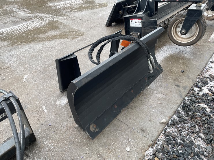 #4905-•-vrskine-mini-skid-steer-mount-48"-hydraulic-snow-plow-image-3
