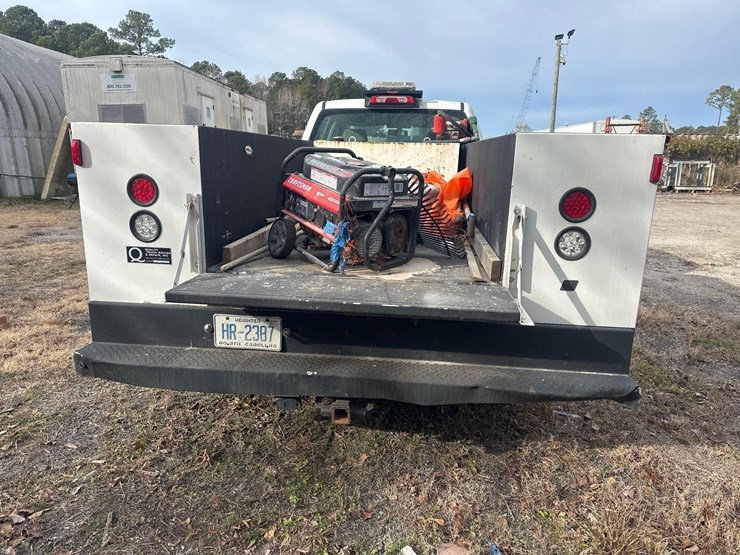 2016-chevrolet-4x4-crew-cab-service-body-truck-image-5