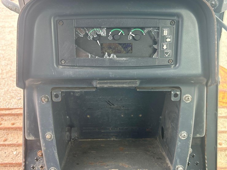 2015-deere-650k-lgp-image-5