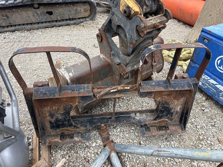 2018-deere-331g-image-12