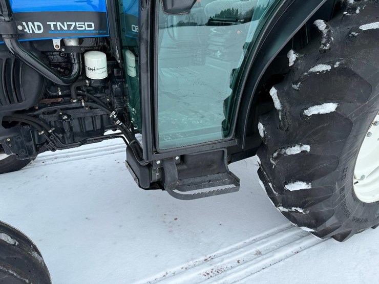 new-holland-tn75d-image-13