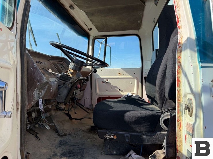 1981-ford-lt8000-image-48