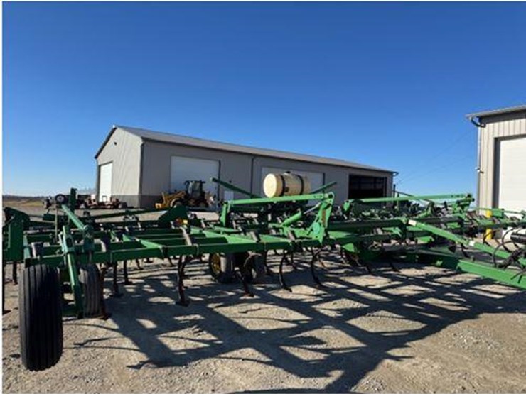 john-deere-2210-image-16