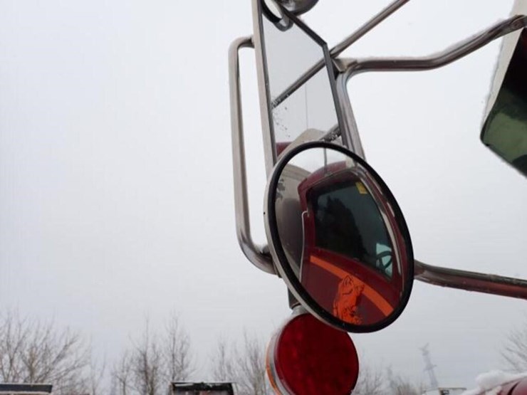 2011-peterbilt-365-image-41