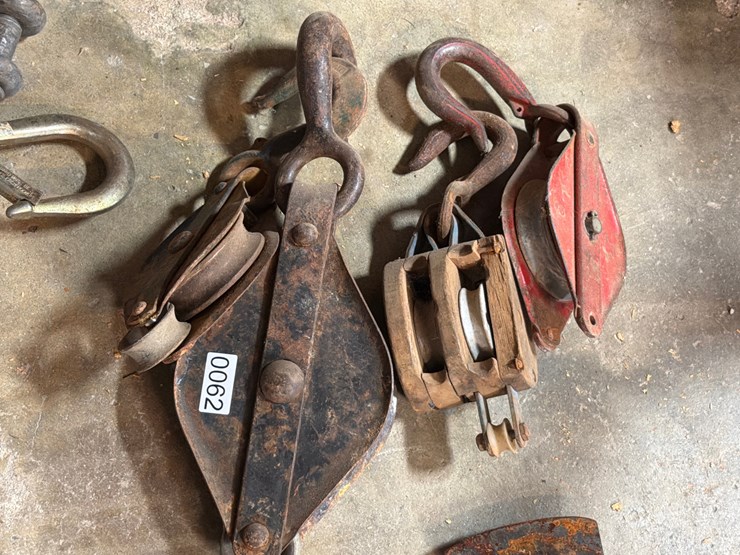 #62-•-lot-of-pulleys-image-1