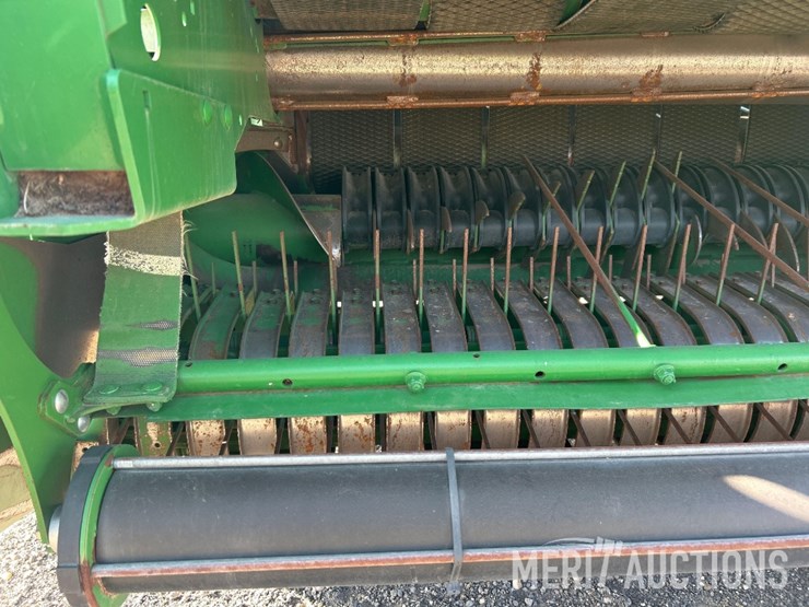 john-deere-561m-image-30