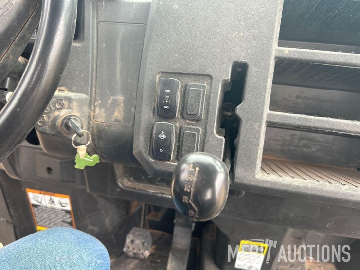 2022-john-deere-gator-image-45