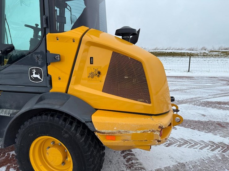 2019-deere-244l-image-22