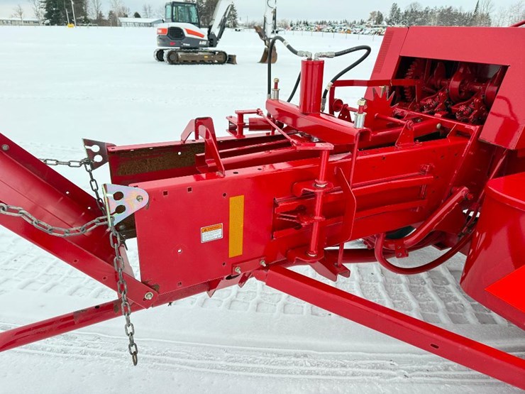 2015-new-holland-bc5070-image-24