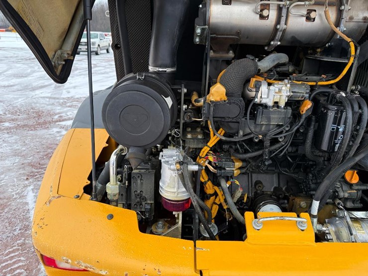 2019-deere-244l-image-31