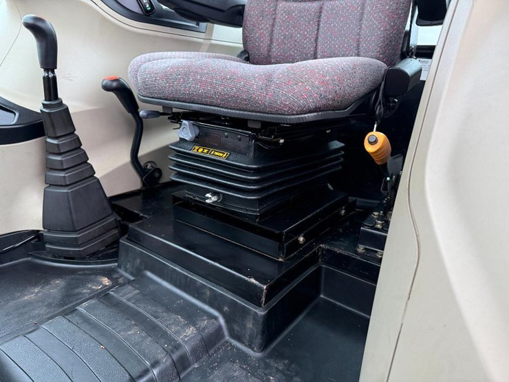 massey-ferguson-4707-image-48