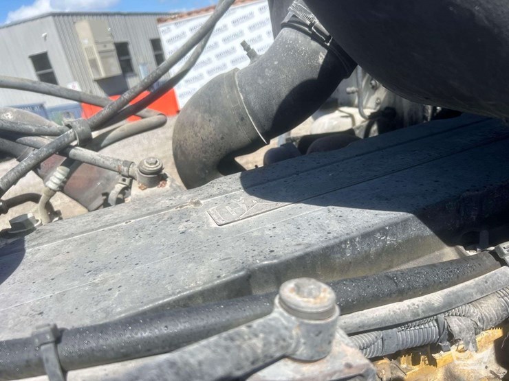 2005-peterbilt-357-image-10