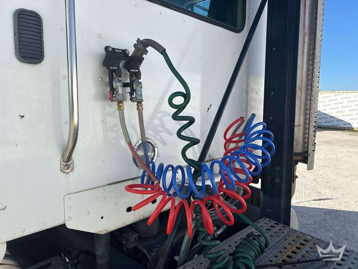 2007-freightliner-columbia-120-image-19