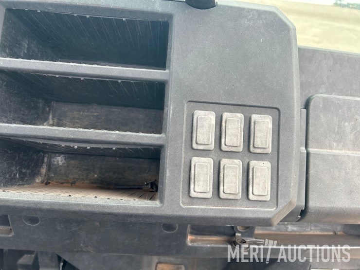 2021-john-deere-gator-image-51