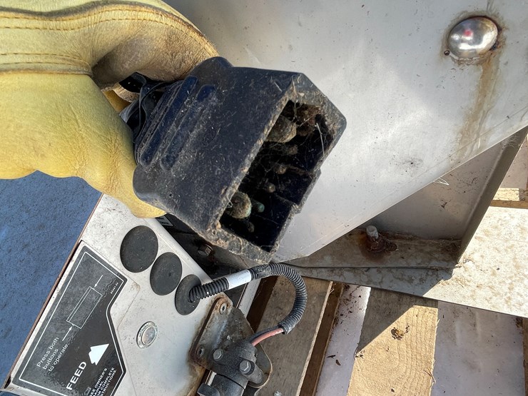 #4945-•-bobcat-mi-spreader-sp13-salter-attachment-image-9