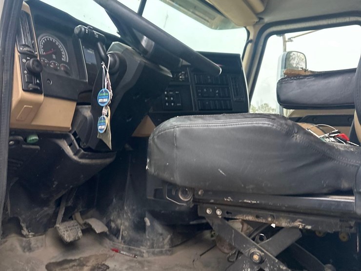 2020-mack-gr64f9-quad/a-dump-truck-image-20