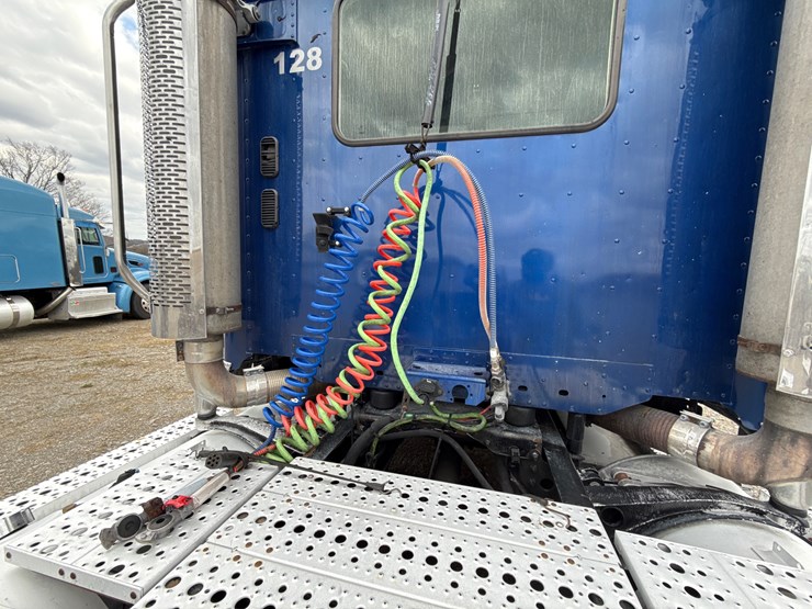 #30930-•-2012-freightliner-coronado-tandem-axle-truck-tract-image-16