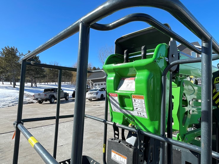 #103-•-2024-leguan-225-track-drive-articulating-boom-lift-image-12