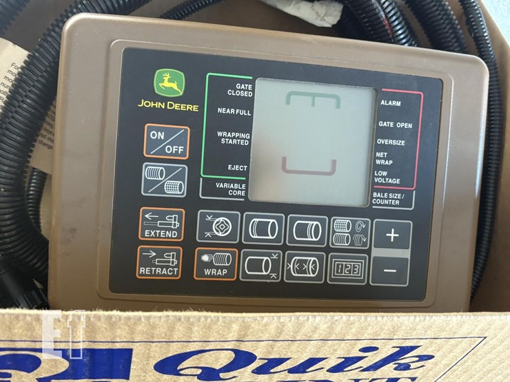 2020-john-deere-560m-image-13