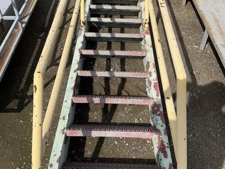 12'-portable-steel-staircase-image-2