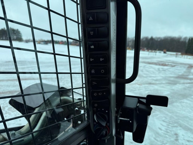 2023-new-holland-c334-image-42