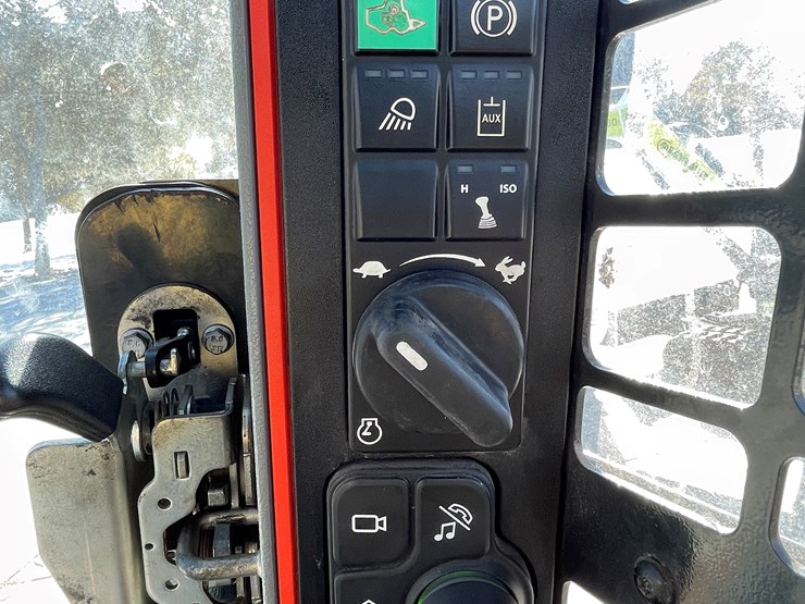 2022-bobcat-t76-image-50