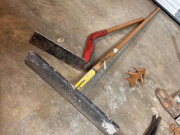 #52-•-two-concrete-spreaders-image-1