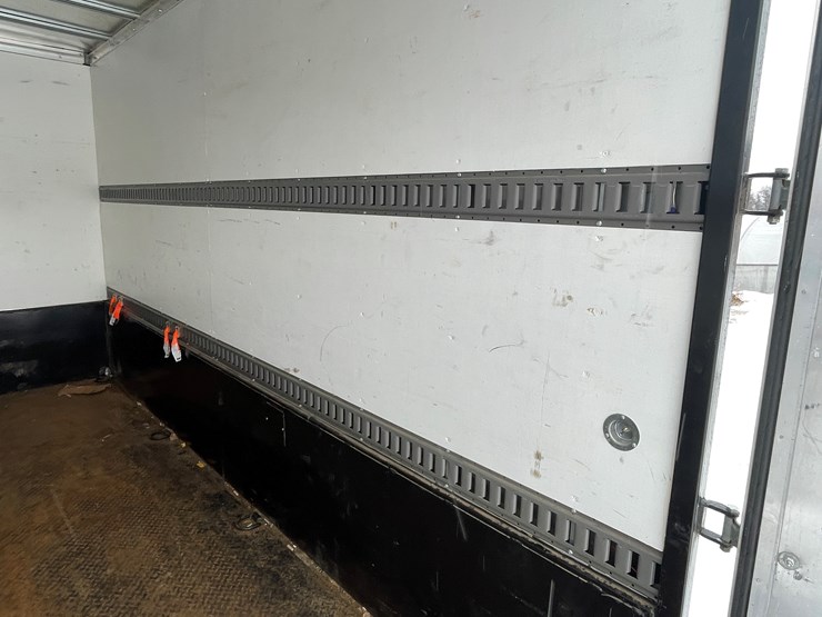 #135-•-2022-rock-line-products-air-tow-ground-loading-enclosed-trailer-(has-wi-title)-image-34