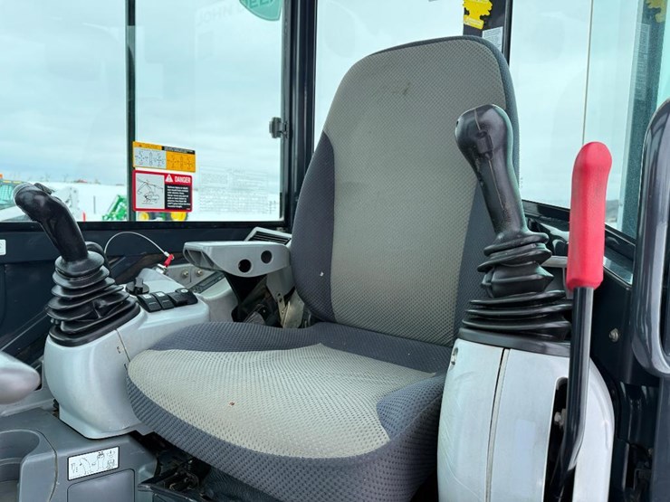 2018-deere-35g-image-50