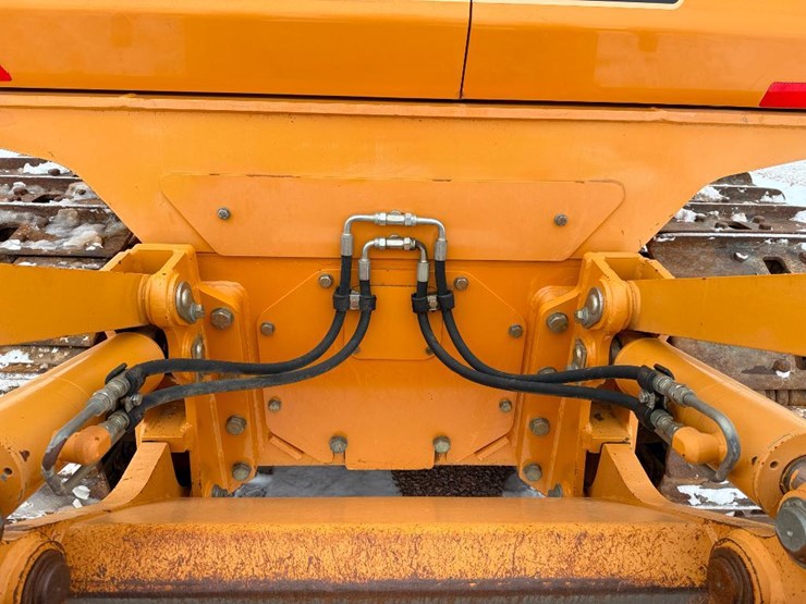 2011-case-1650l-xlt-image-35