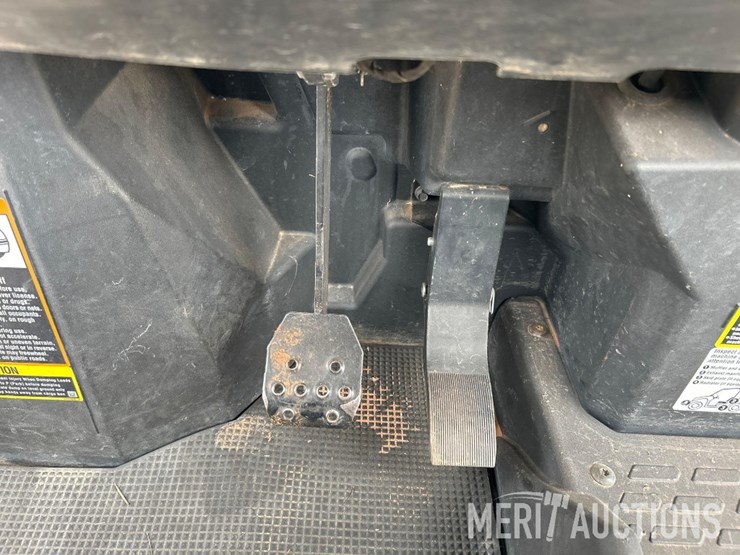 2021-john-deere-gator-image-55