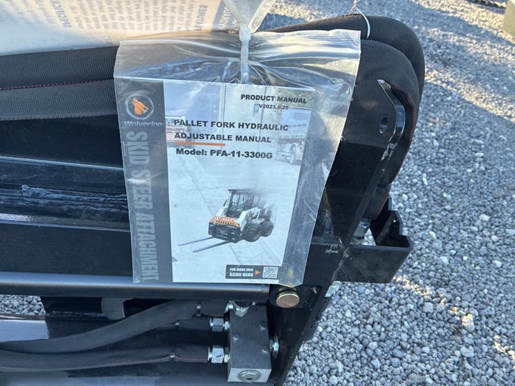 #115410-•-skidsteer-pallet-forks-hyd-adj-image-2