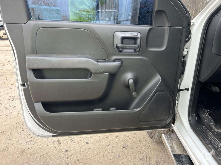 2015-chevrolet-silverado-2500hd-image-12