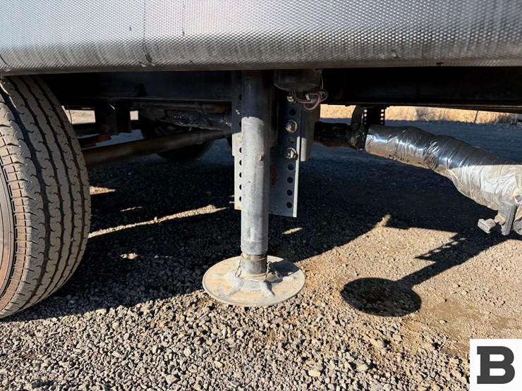 2018-keystone-sprinter-5th-wheel-trailer-image-23