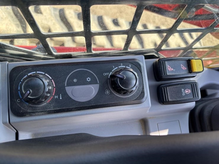 2024-kubota-svl75-3-image-28