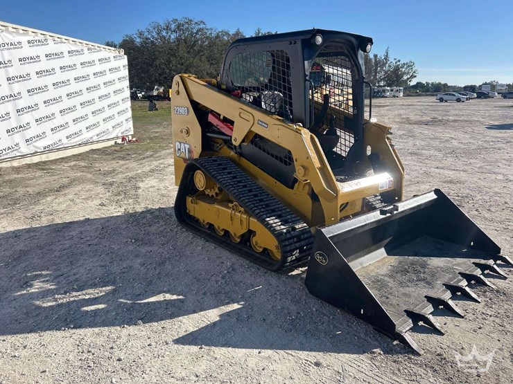 2019-caterpillar-239d3-image-2