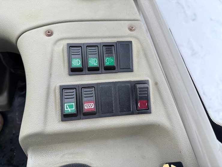 2013-takeuchi-tw50-image-50