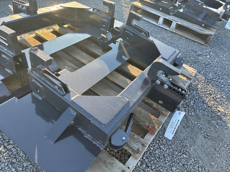 #115412-•-skidsteer-mt-3pt-hitches-image-2